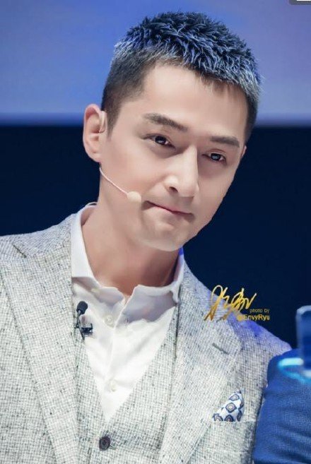 男明星胡歌奶奶灰寸头发型图片 2