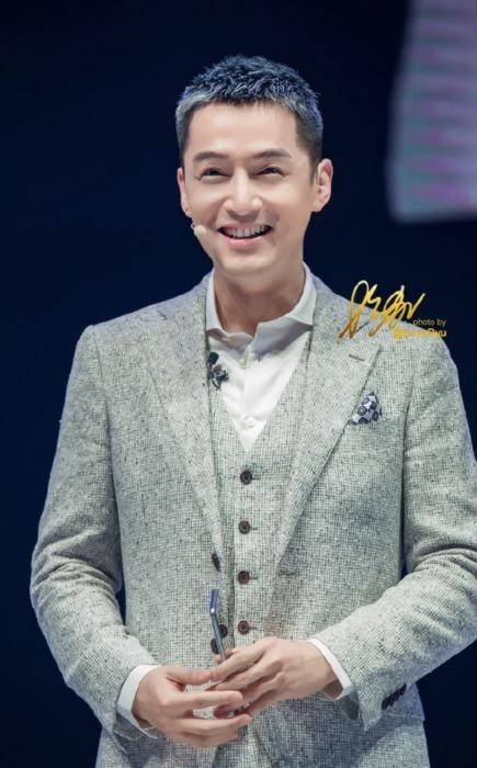 男明星胡歌奶奶灰寸头发型图片 5