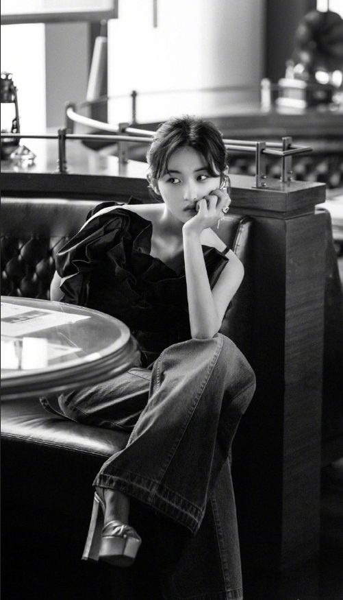 中国美女图片 童星张子枫成熟写真图片 3