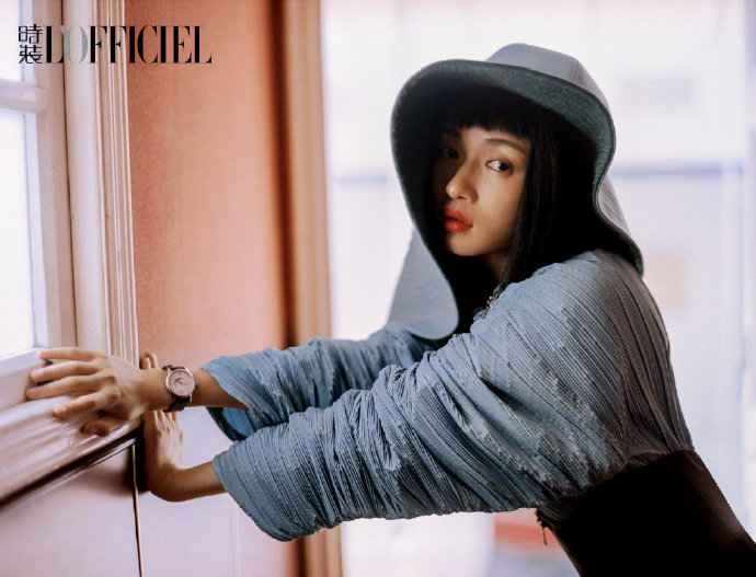 四川美女图片 女明星吴谨言《时装L&rsquo;OFFICIEL》复 5
