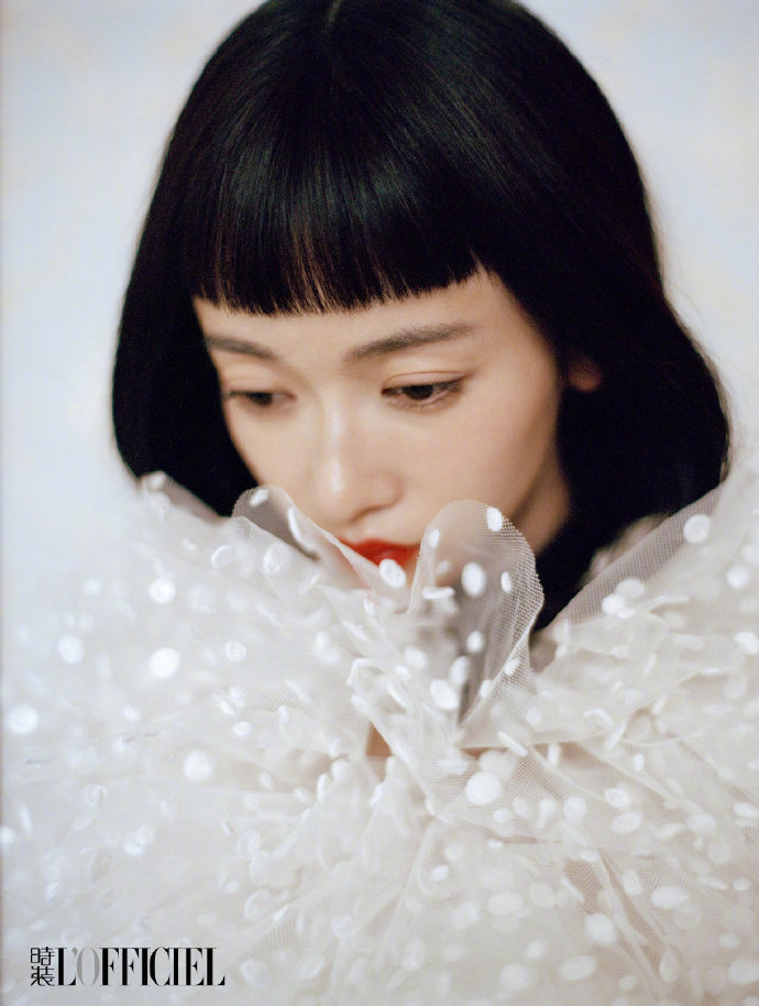 四川美女图片 女明星吴谨言《时装L&rsquo;OFFICIEL》复 9