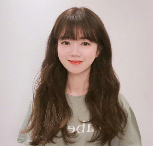 气质美女图片 深色系韩式温柔发型图片 4