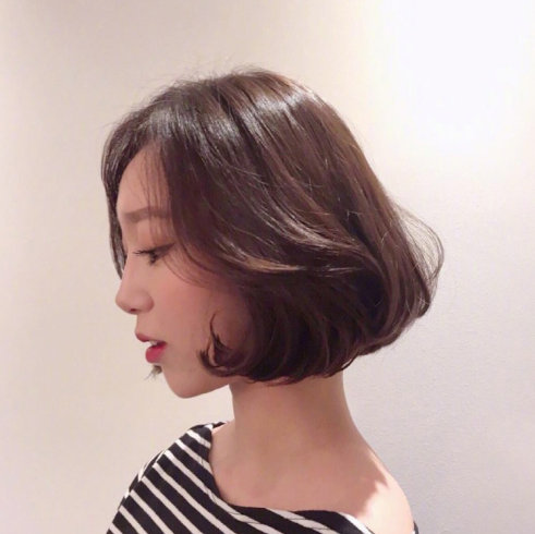 气质美女图片 深色系韩式温柔发型图片 6
