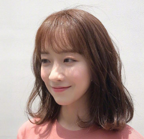 气质美女图片 深色系韩式温柔发型图片 7