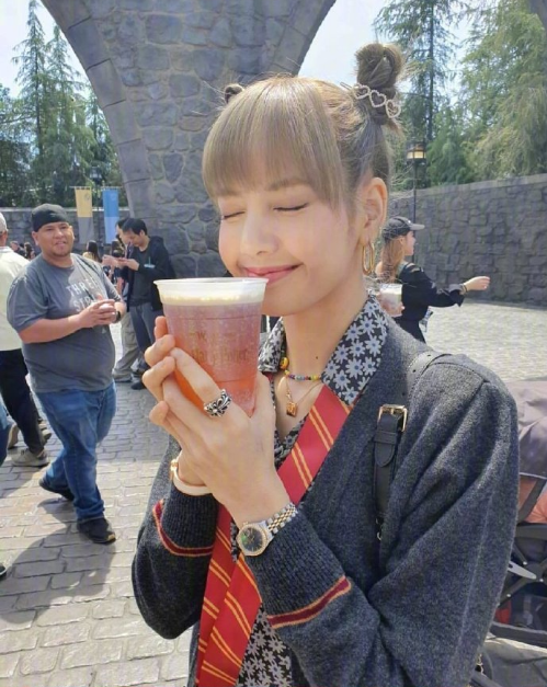 韩国美女图片 BLACKPINK成员lisa可爱图片 8