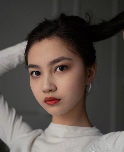 亚洲美女图片 哈萨克斯坦美女Khasen Gulsezim图片 17