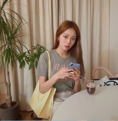 韩国美女图片 韩国女明星李圣经私服穿搭图片 6