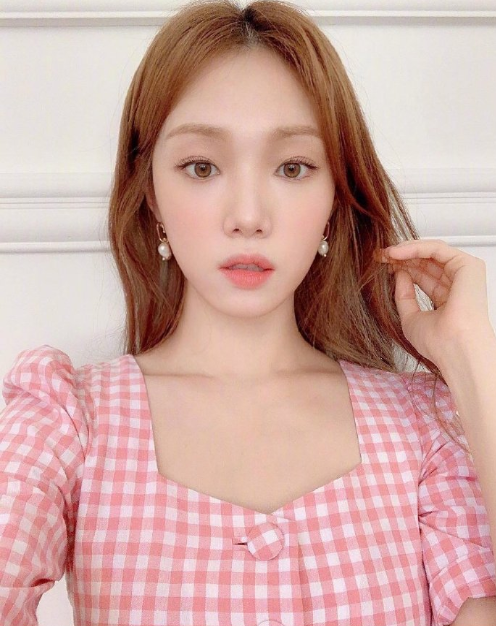 韩国美女图片 韩国女明星李圣经私服穿搭图片 10