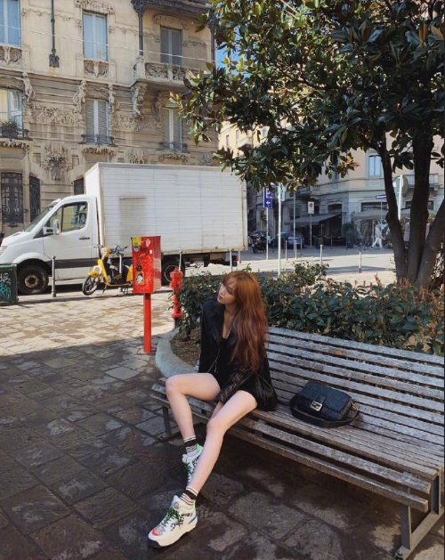 韩国美女图片 韩国女明星李圣经私服穿搭图片 12