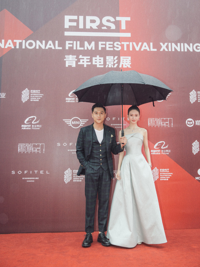 中国美女图片 内地女明星金晨浅绿抹胸长裙和精 5