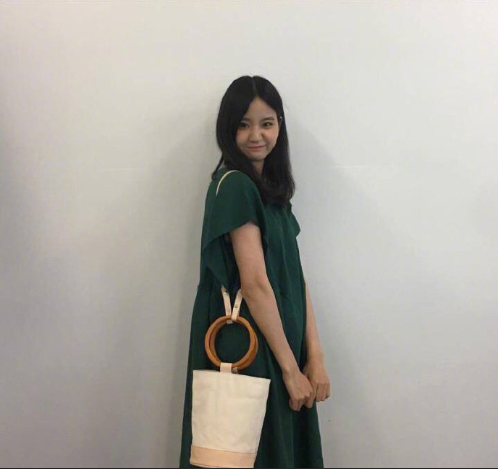 mm131美女图片高清图片 文艺女青年必备的纯色与 8