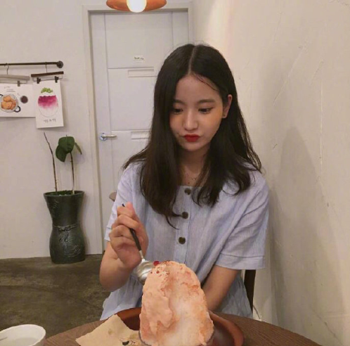 mm131美女图片高清图片 文艺女青年必备的纯色与 13