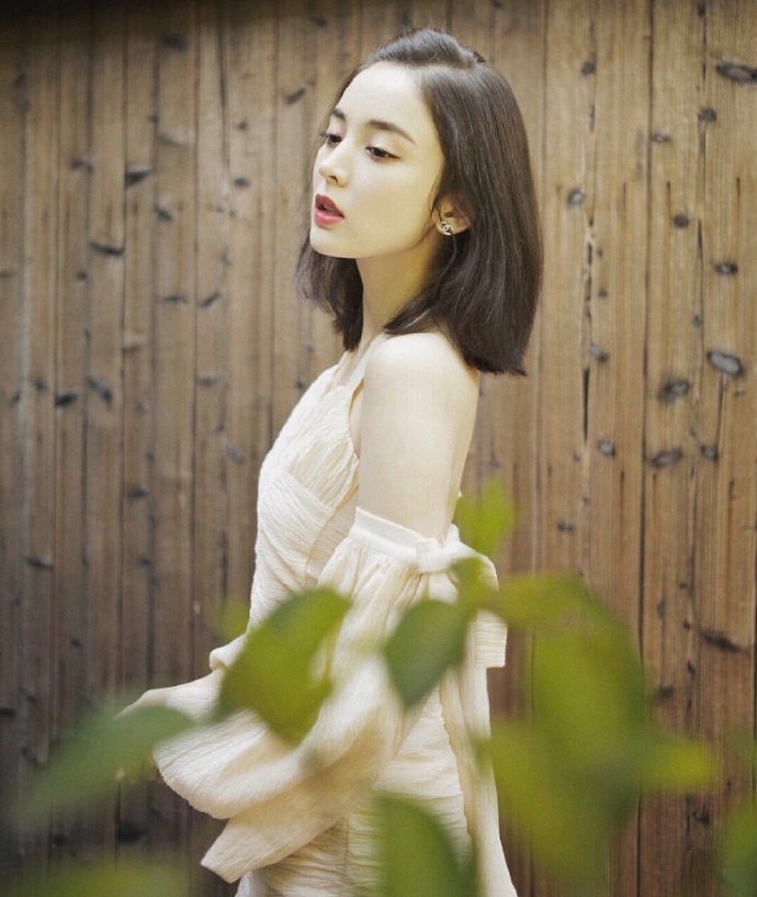 新疆美女图片 内地女明星古力娜扎泡泡袖裙子穿 2