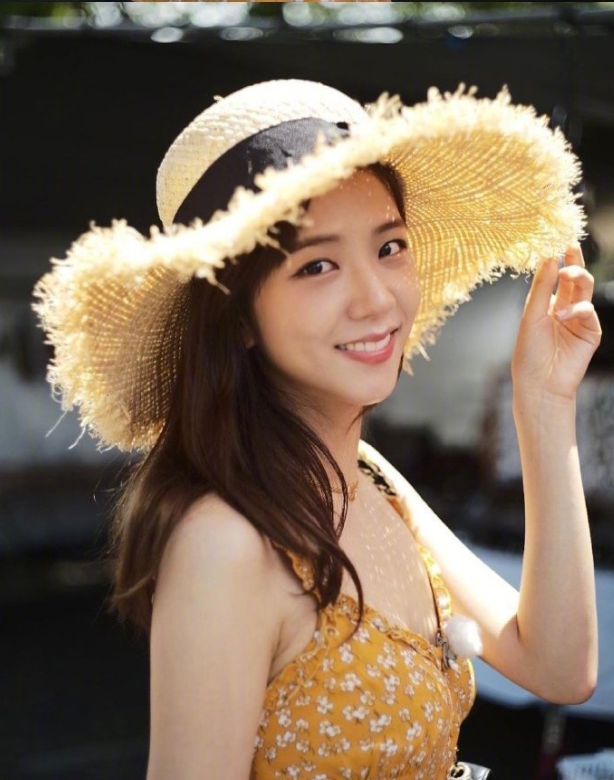 韩国美女图片 韩国女团BLACKPINK成员金智秀游客照 2