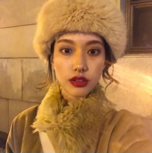 韩国美女图片 时尚博主Marie法式懒散穿搭图片 3