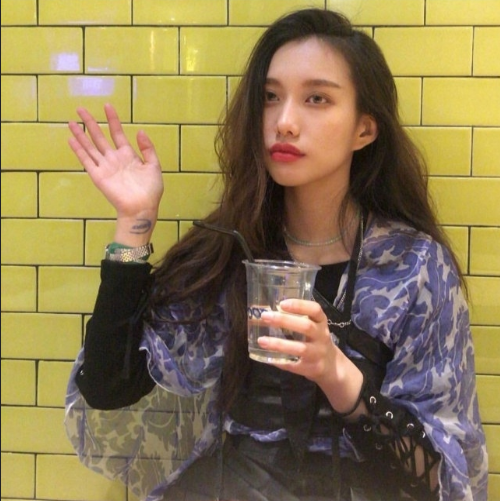 韩国美女图片 时尚博主Marie法式懒散穿搭图片 6