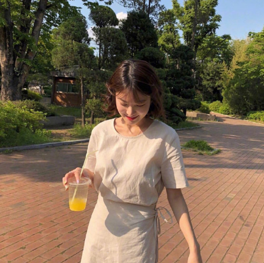 好看美女图片 小清新美女简约夏日穿搭参考 13