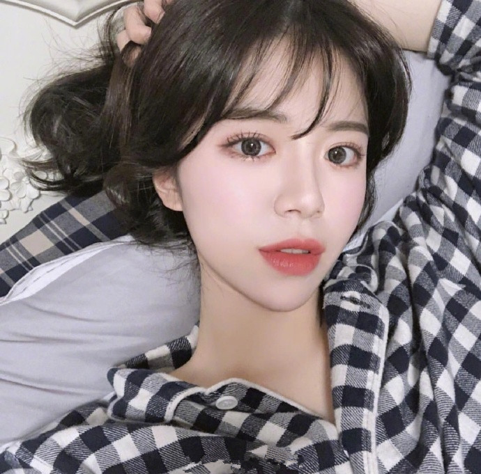软萌妹子的空气刘海图片 清纯美女图片 2
