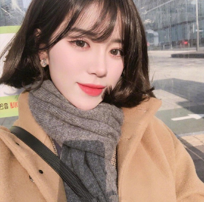 软萌妹子的空气刘海图片 清纯美女图片 3