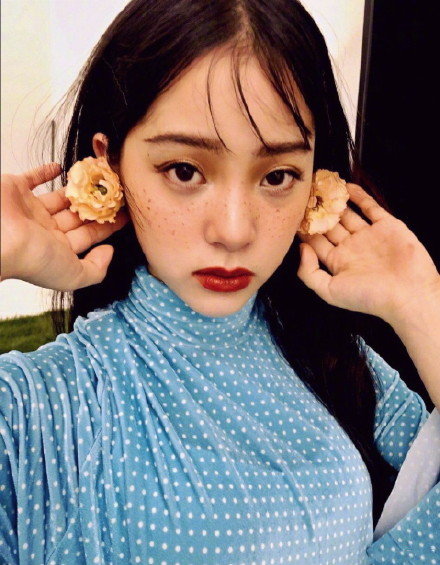 台湾美女图片 美少女欧阳娜娜雀斑妆图片 8