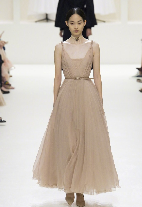 Dior 2018 Haute Couture藕粉色的仙女裙图片