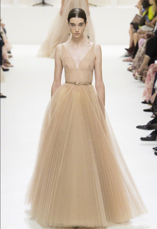Dior 2018 Haute Couture藕粉色的仙女裙图片 2