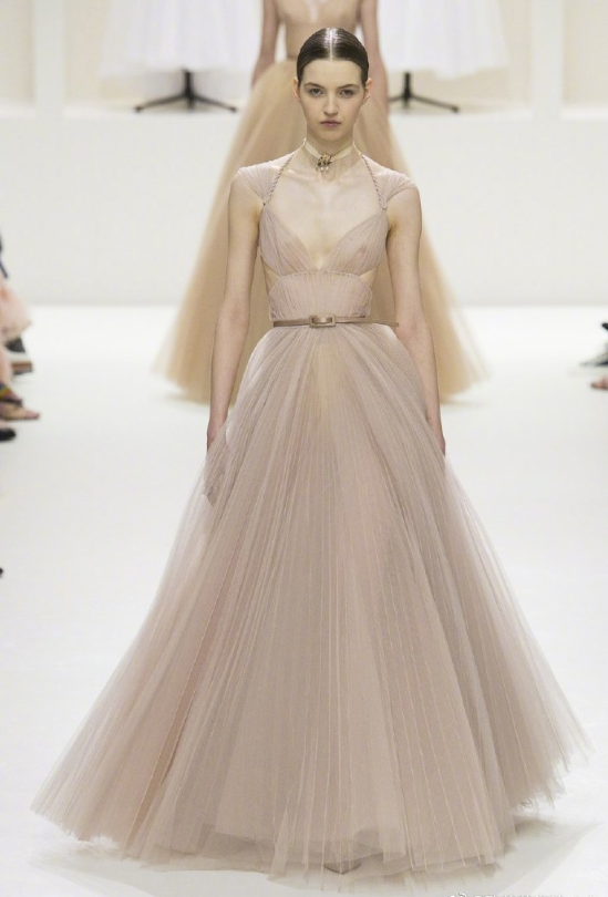 Dior 2018 Haute Couture藕粉色的仙女裙图片 3