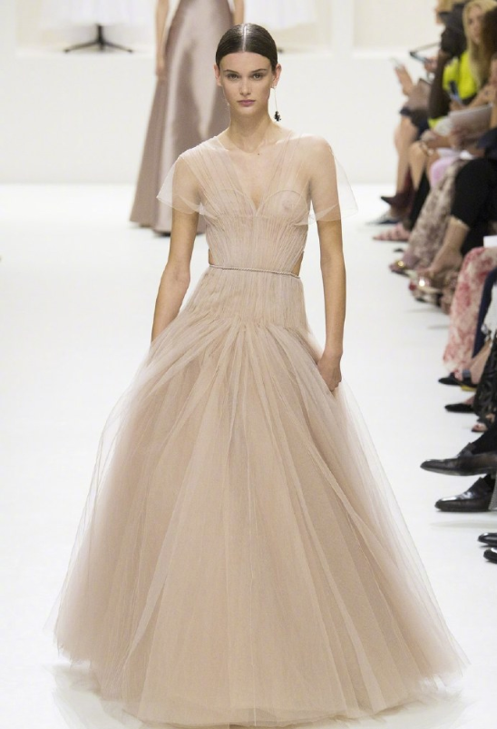 Dior 2018 Haute Couture藕粉色的仙女裙图片 4