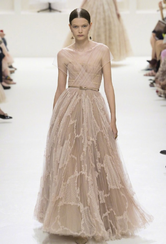 Dior 2018 Haute Couture藕粉色的仙女裙图片 6