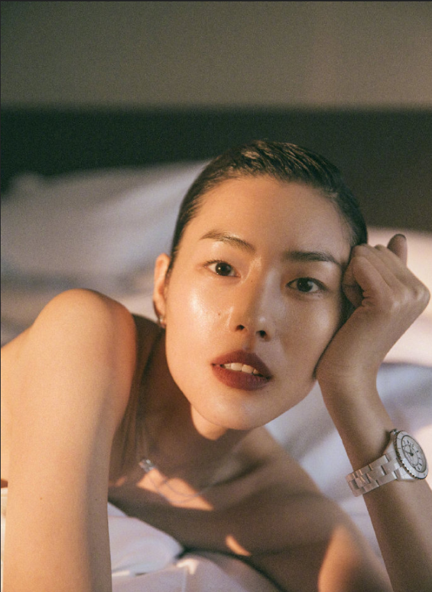 亚洲美女图片 中国超模大表姐刘雯美背图片 3