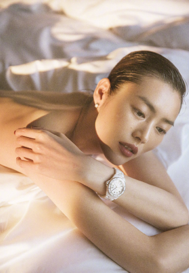 亚洲美女图片 中国超模大表姐刘雯美背图片 6