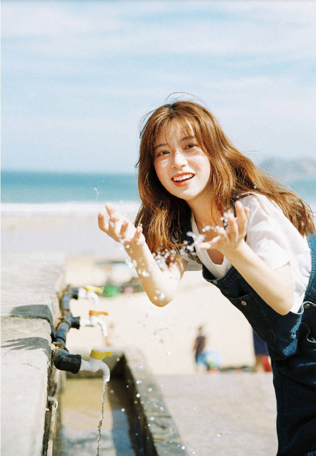 清纯美女海岛唯美写真图片 3