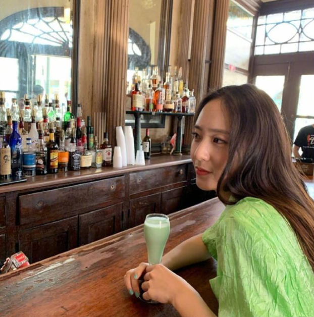 韩国美女图片 女歌手郑秀晶krystal私服街拍图片 14