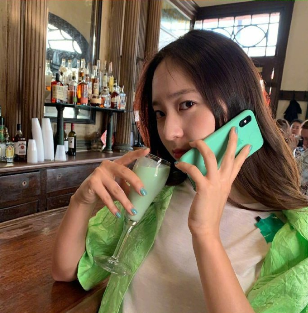 韩国美女图片 女歌手郑秀晶krystal私服街拍图片 15