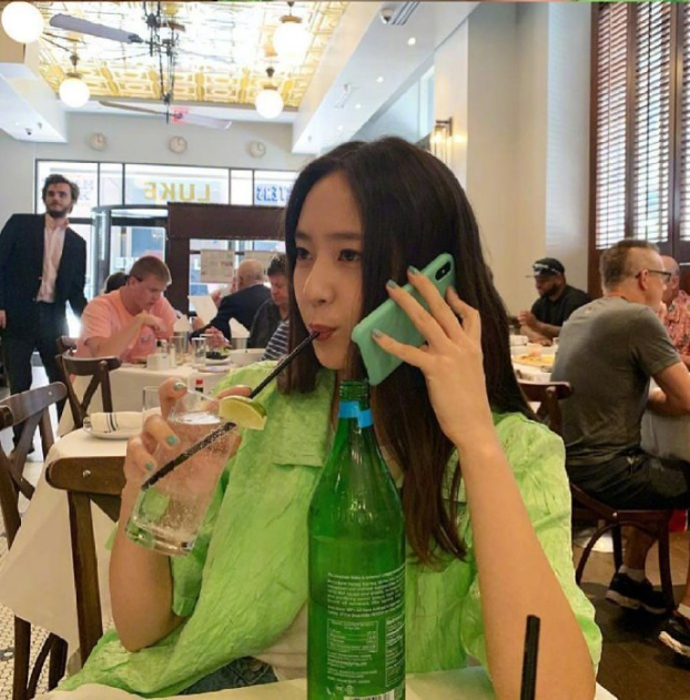 韩国美女图片 女歌手郑秀晶krystal私服街拍图片 16