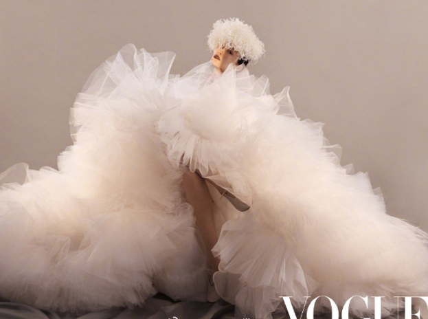 中国美女图片 超模何穗《Vogue》封面图片 2