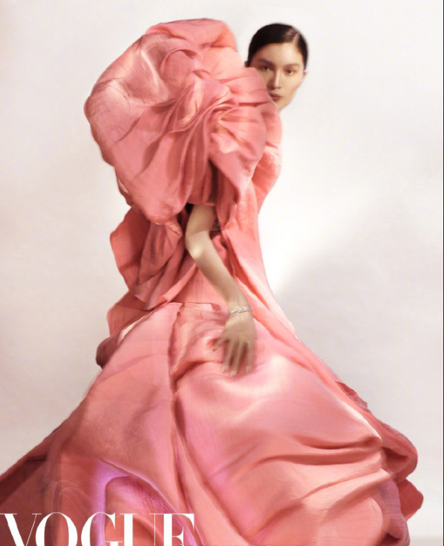 中国美女图片 超模何穗《Vogue》封面图片 4