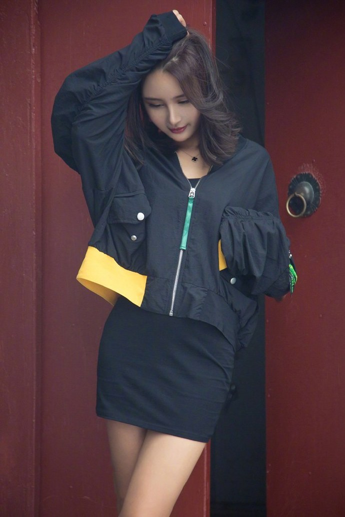 黑色诱惑图片 吊带裙美女图片 5