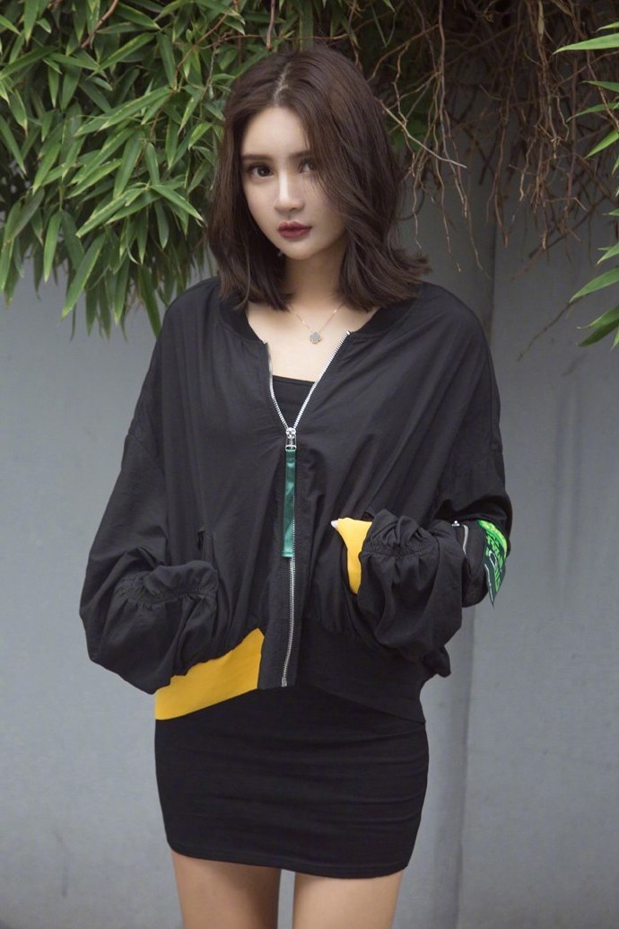 黑色诱惑图片 吊带裙美女图片 8