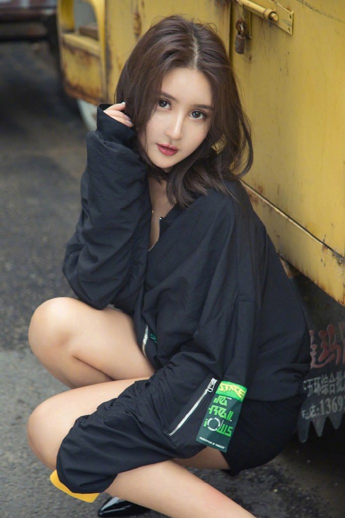 黑色诱惑图片 吊带裙美女图片 9