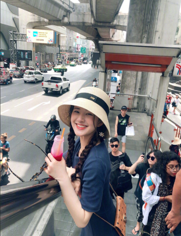 可爱到冒泡的清纯美女赵露思图片 5