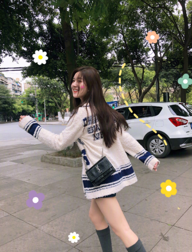 可爱到冒泡的清纯美女赵露思图片 6