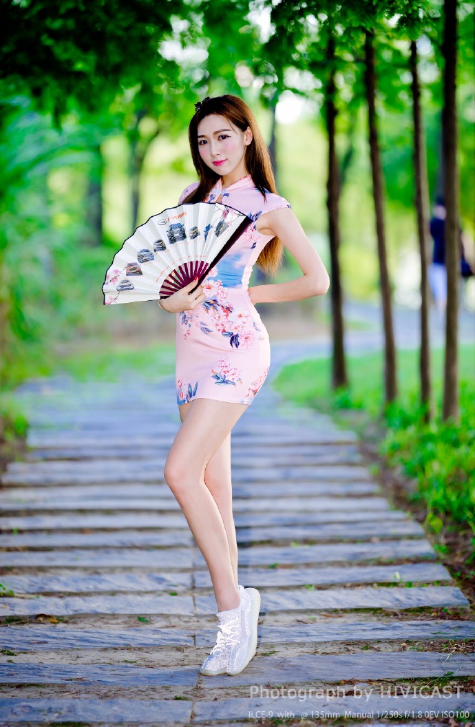 江南美女图片 温婉贤淑的旗袍美女图片 6