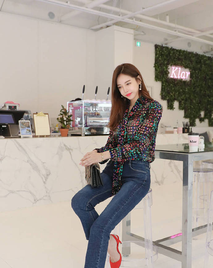 亭亭玉立的清纯美女图片 2