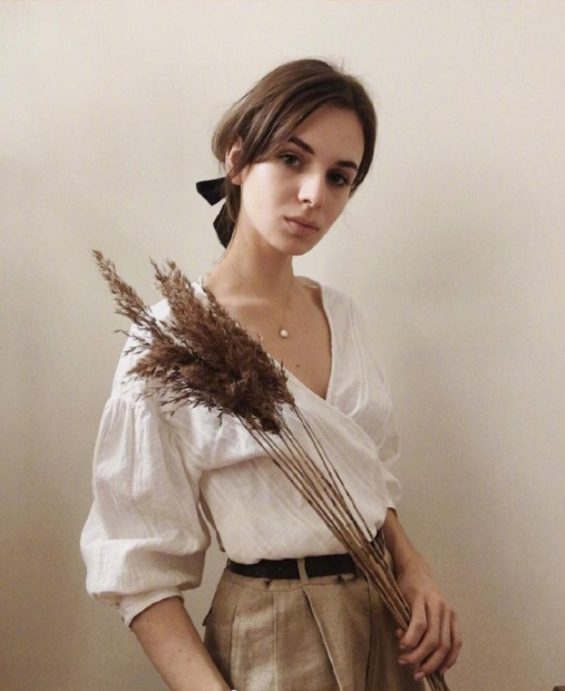 欧美美女图片 波兰美女博主Karolina文艺穿搭图片 2