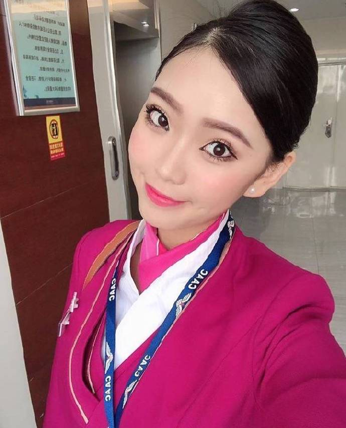 大眼美女空姐自拍照图片 2