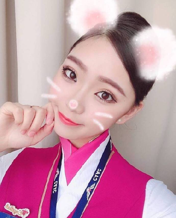 大眼美女空姐自拍照图片 5