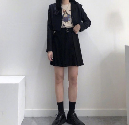 酷女孩图片 显腿长的黑色穿衣搭配参考图片 5
