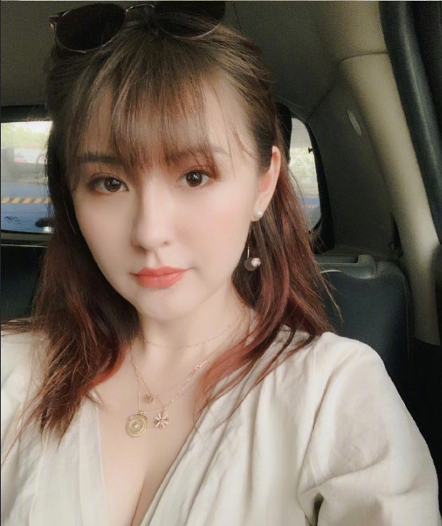 新疆美女图片 女明星热依扎自拍照图片 5