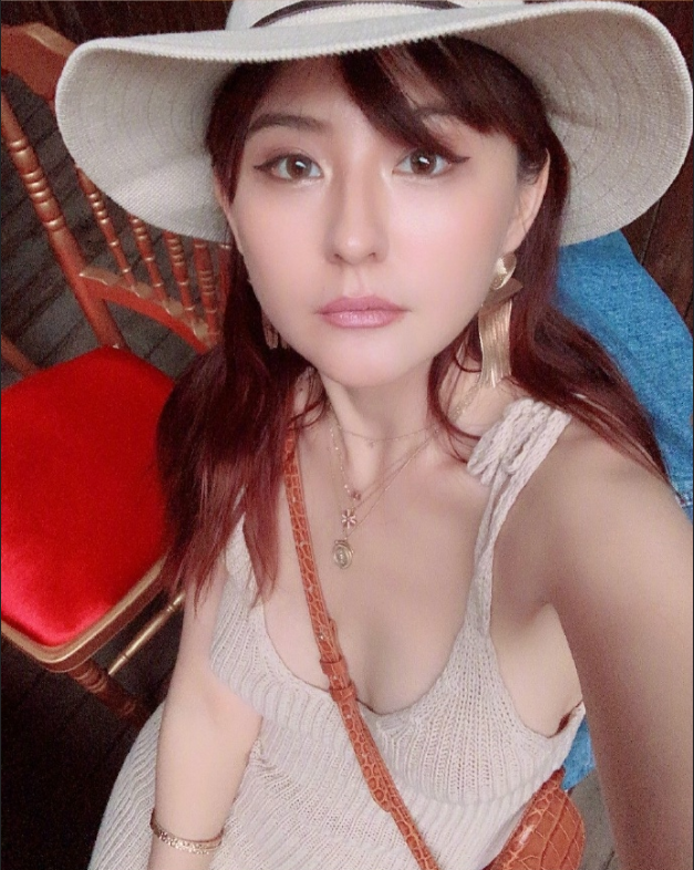 新疆美女图片 女明星热依扎自拍照图片 10